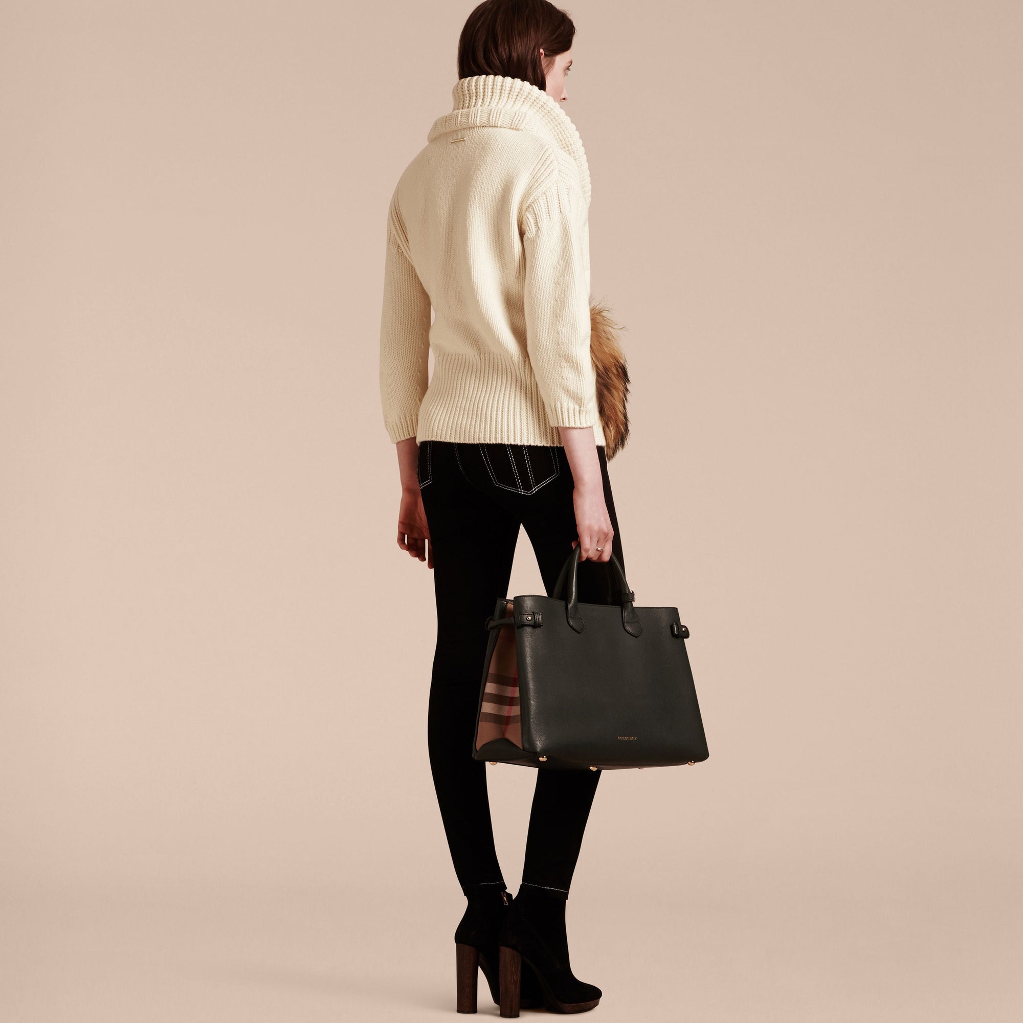 NATURAL WHITE Cardigan en laine et cachemire à col châle et garnitures en fourrure