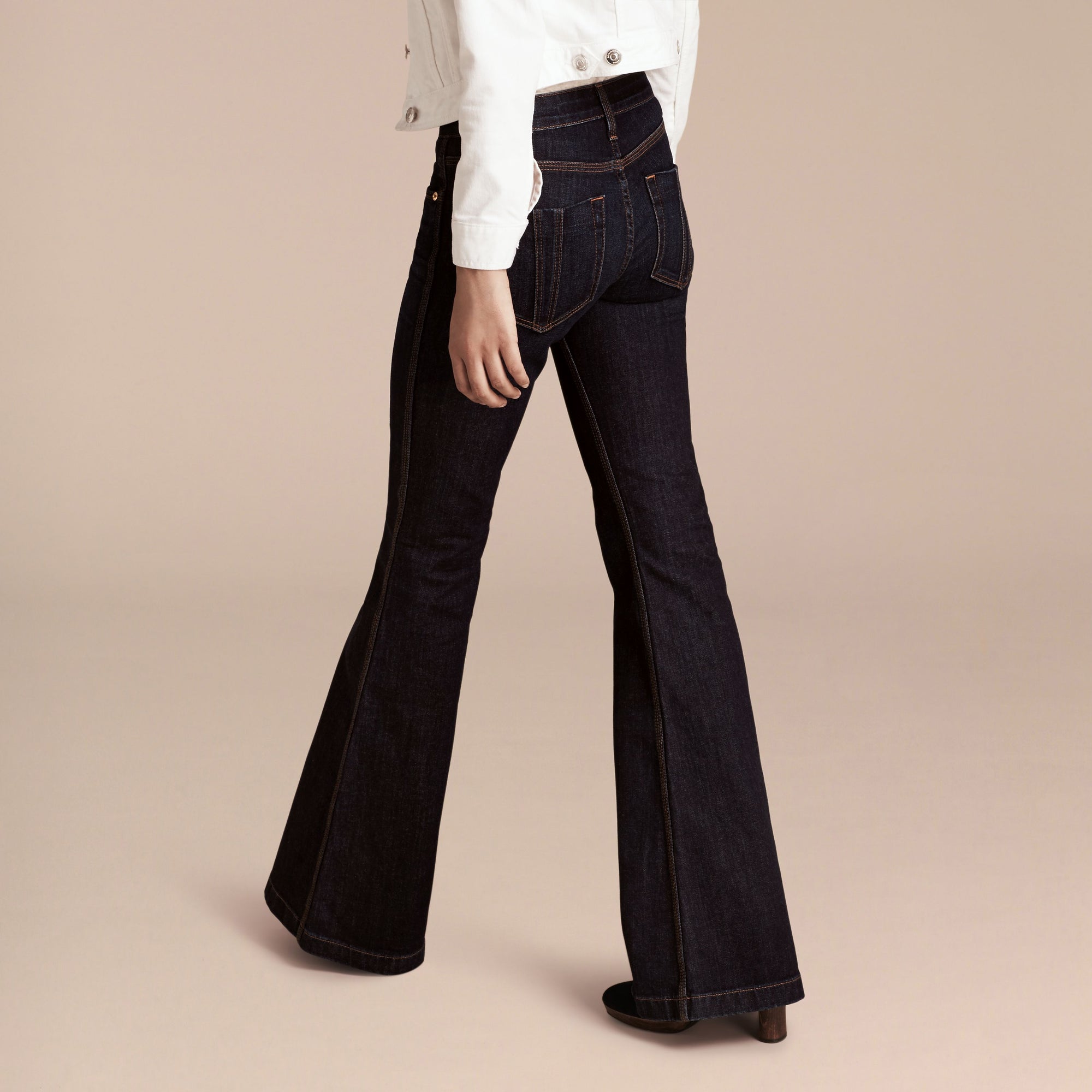 MID INDIGO Jean évasé en denim extensible