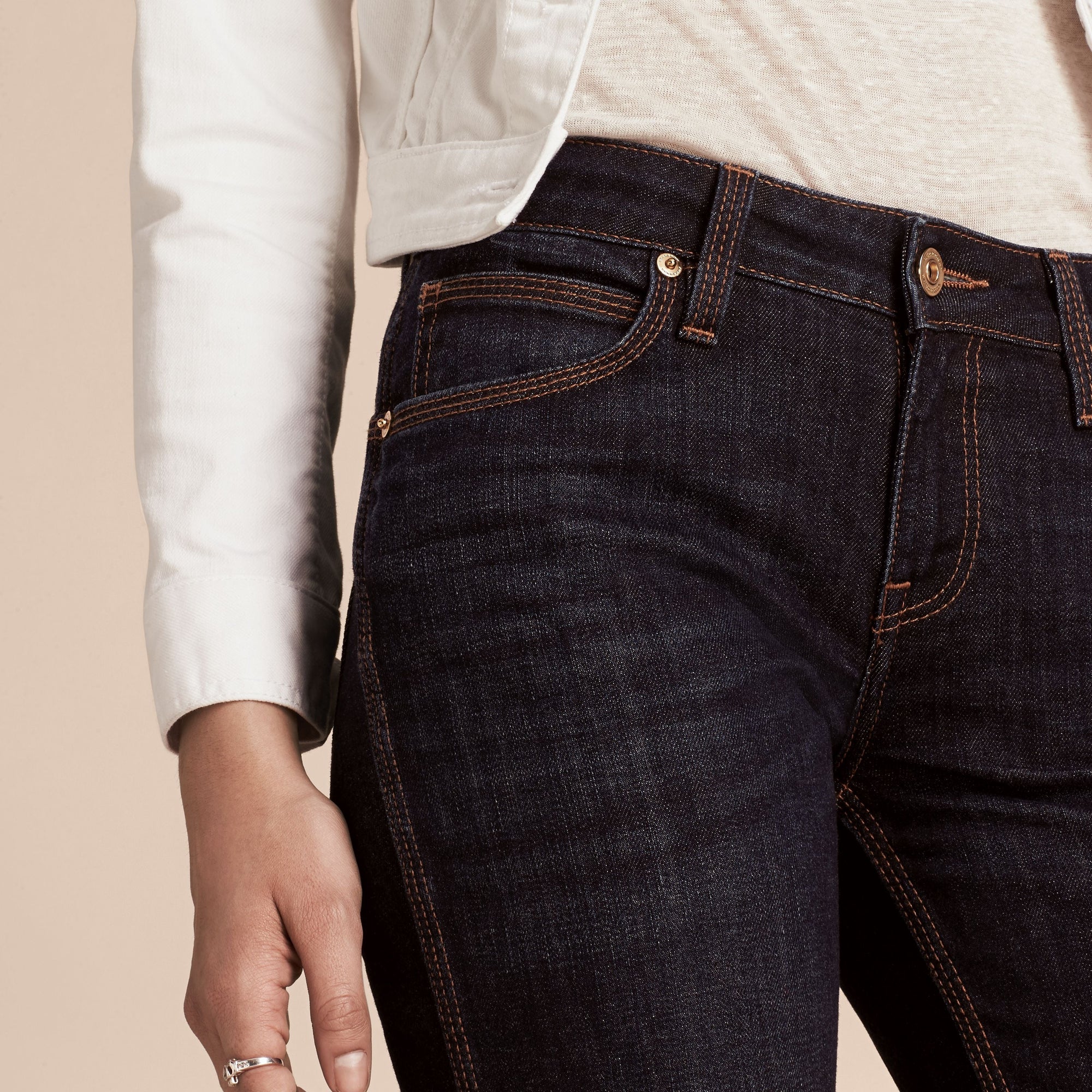 MID INDIGO Jean évasé en denim extensible