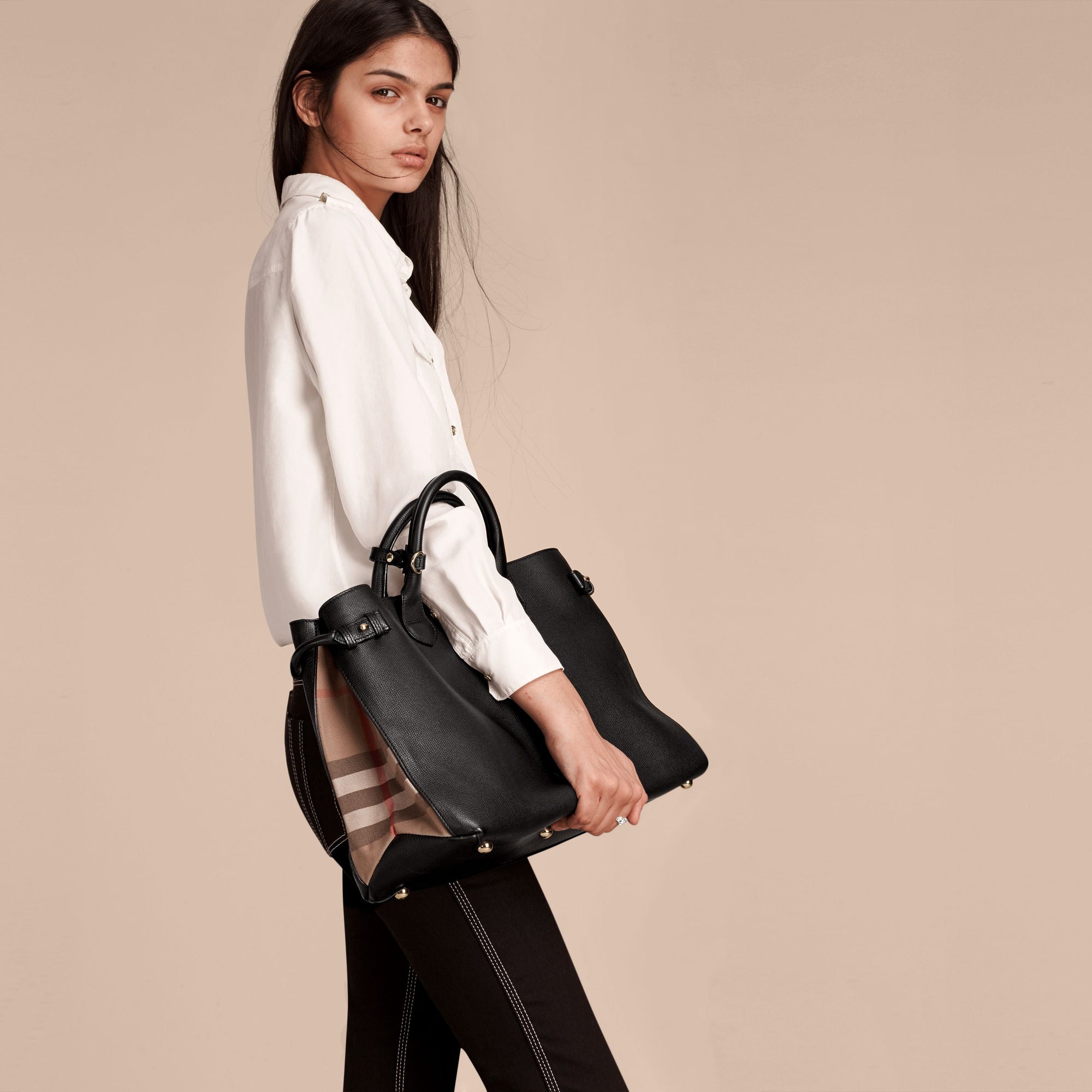 BLACK Grand sac The Banner en cuir et coton House check