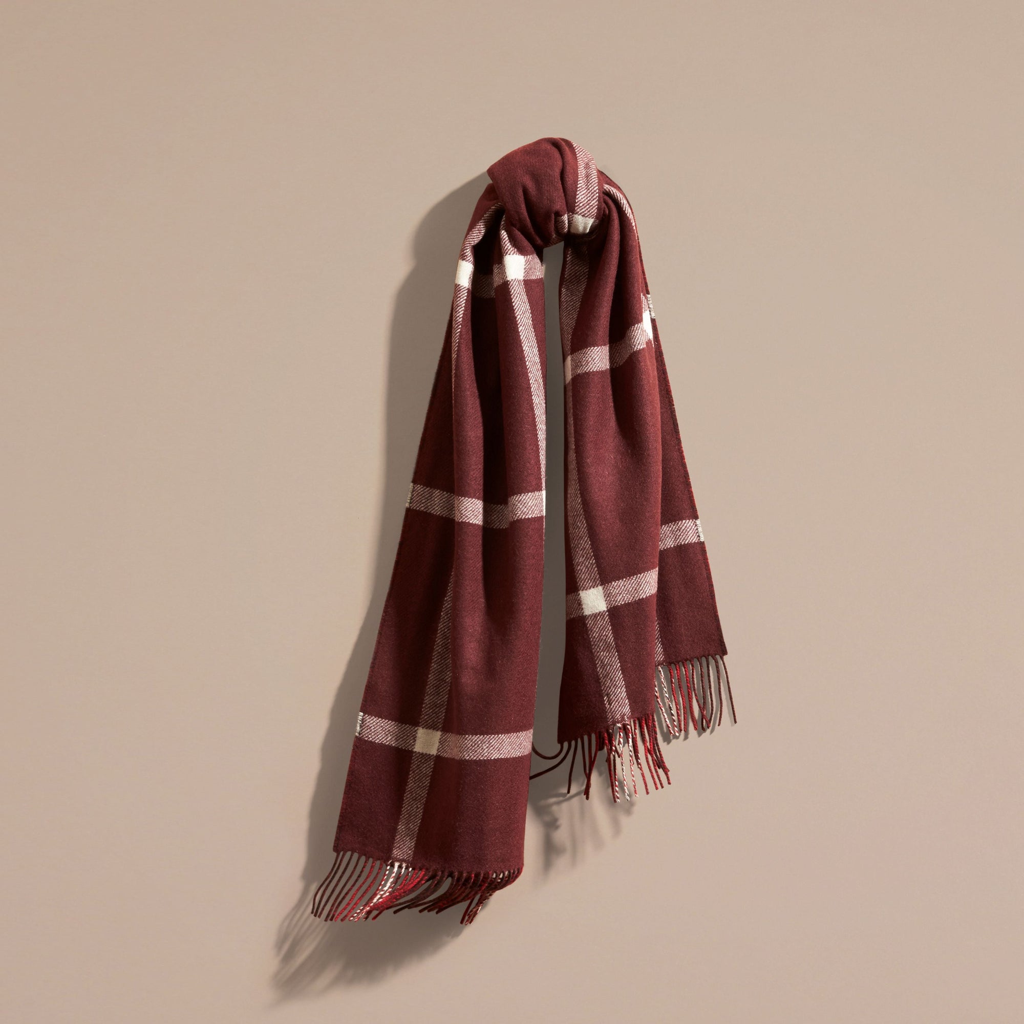 DEEP RED L'écharpe réversible en cachemire à motif check tartan