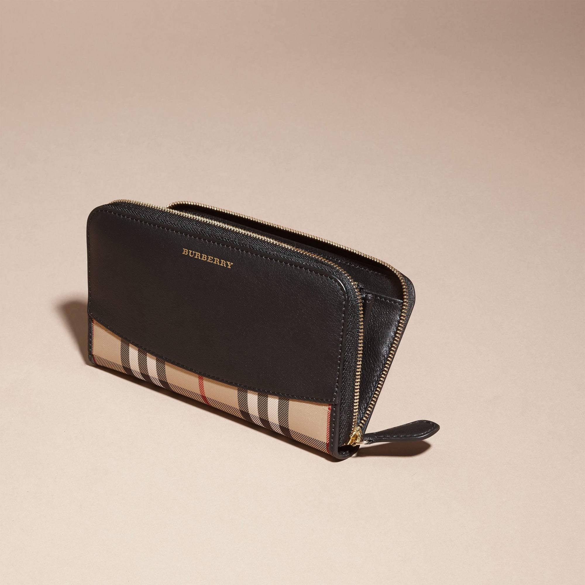 BLACK Portefeuille zippé à motif Horseferry check avec éléments en cuir