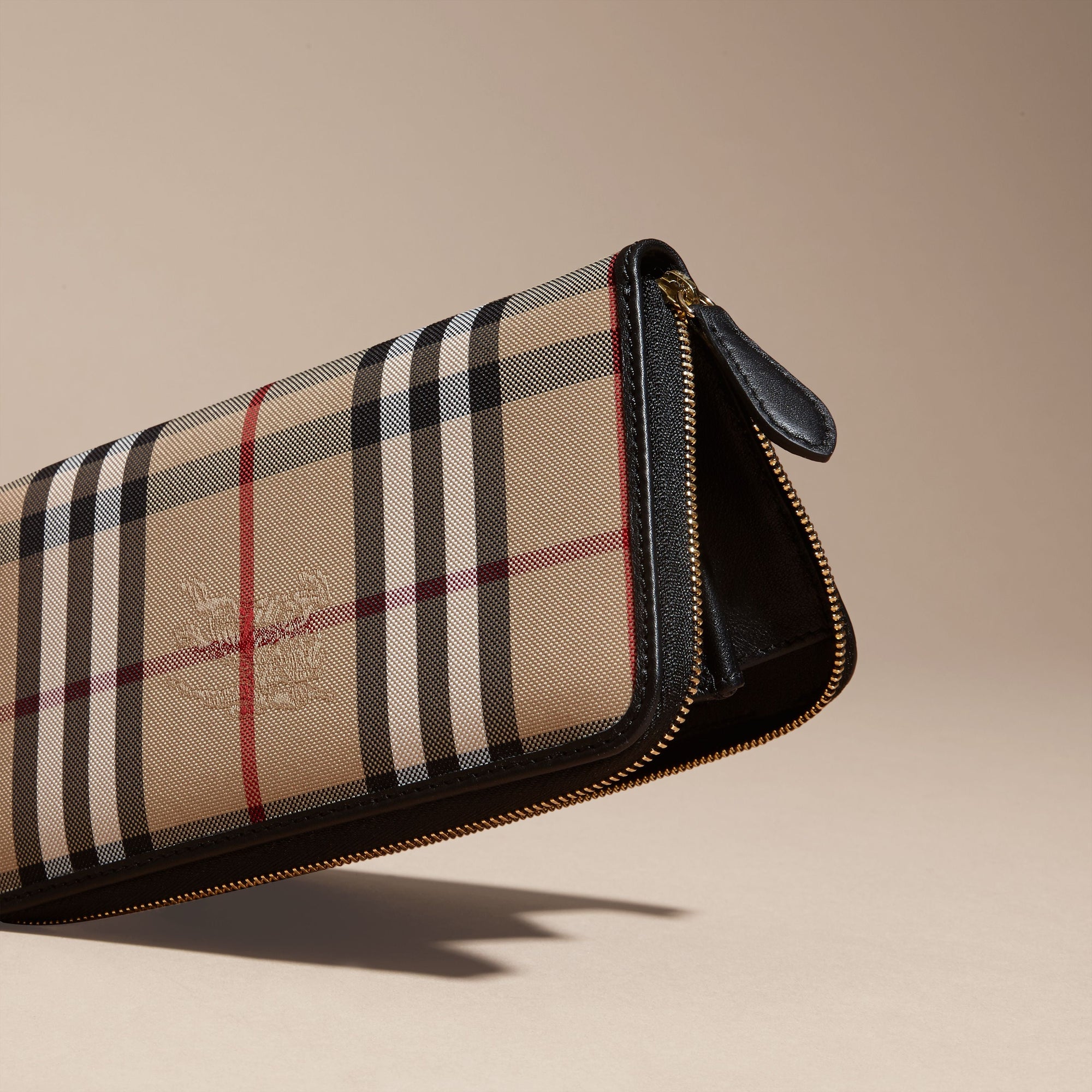 BLACK Portefeuille zippé à motif Horseferry check avec éléments en cuir