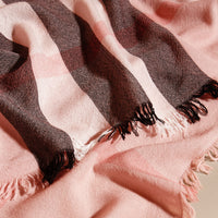 ASH ROSE Grande écharpe carrée en laine mérinos à motif check