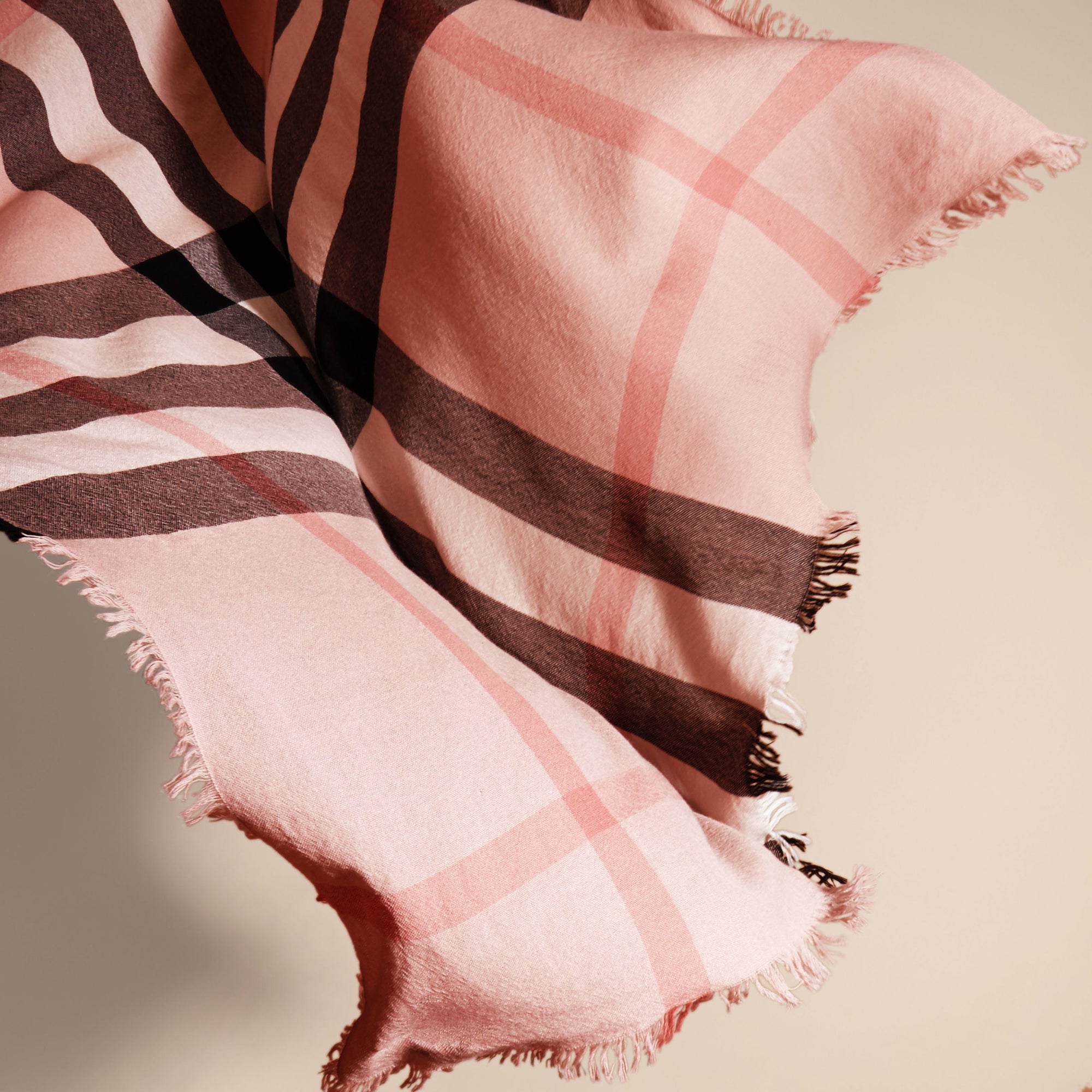 ASH ROSE Grande écharpe carrée en laine mérinos à motif check