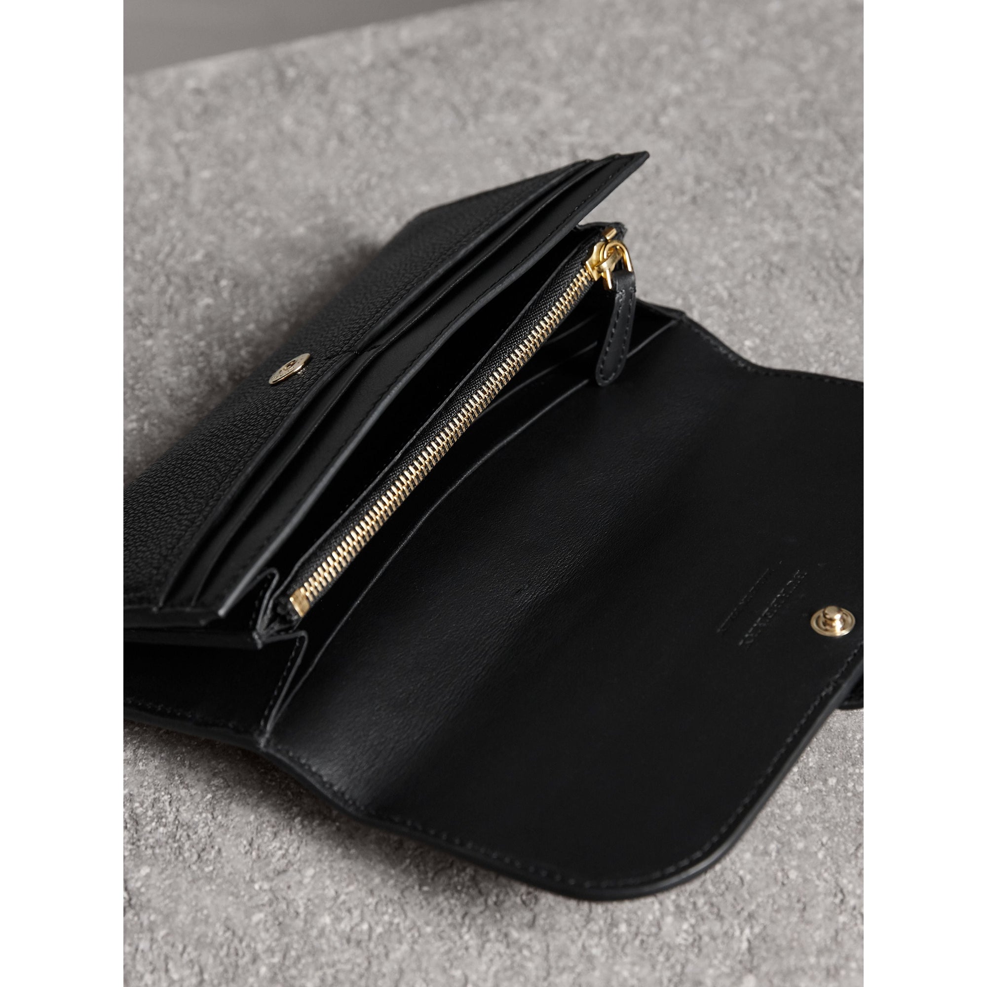 BLACK Portefeuille continental en cuir texturé