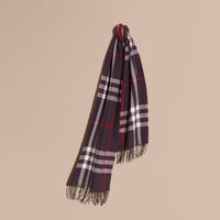 NAVY CHECK L'écharpe classique en cachemire à motif check, avec surpiqûres