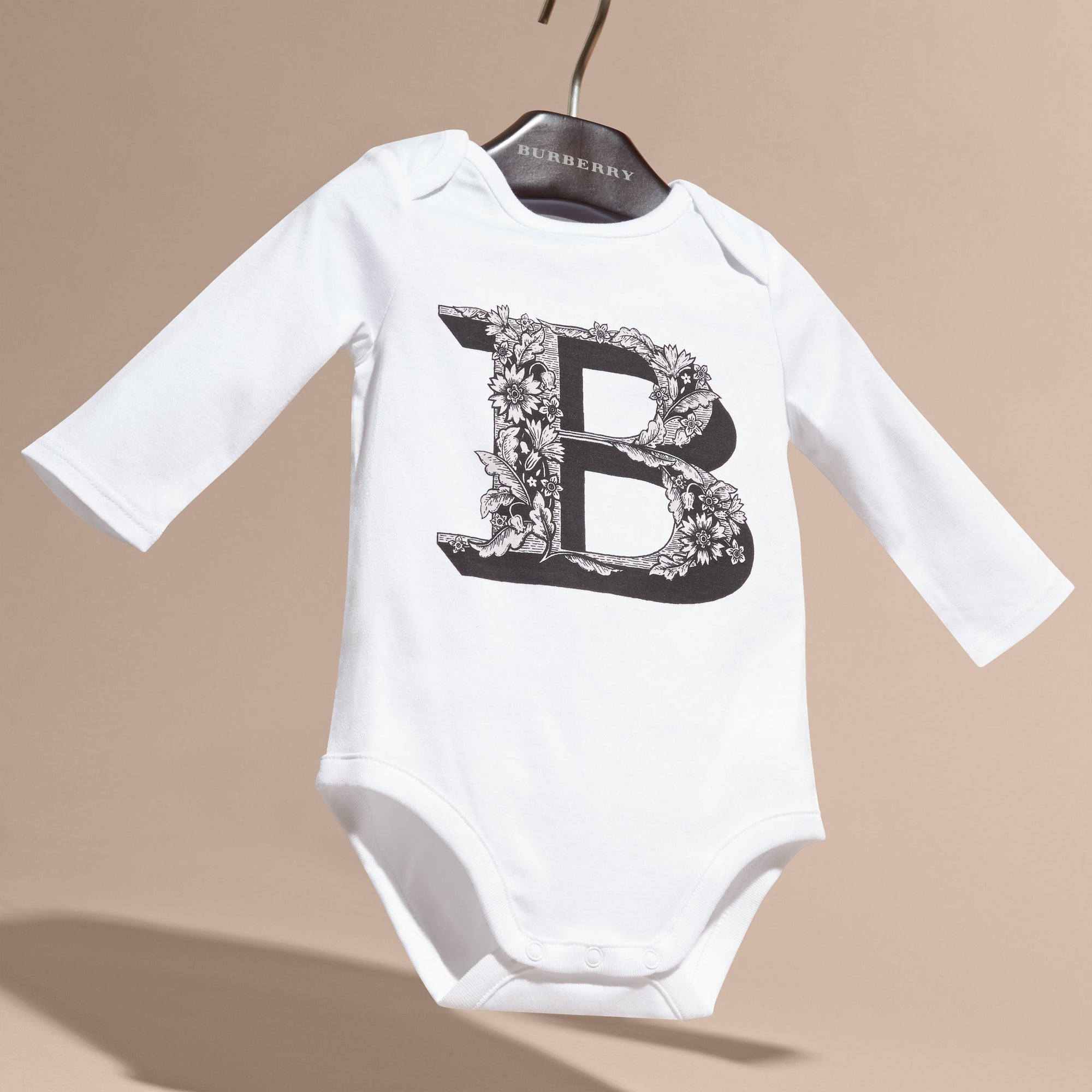 PALE ASH ROSE Body en coton à manches longues avec lettre ornementale