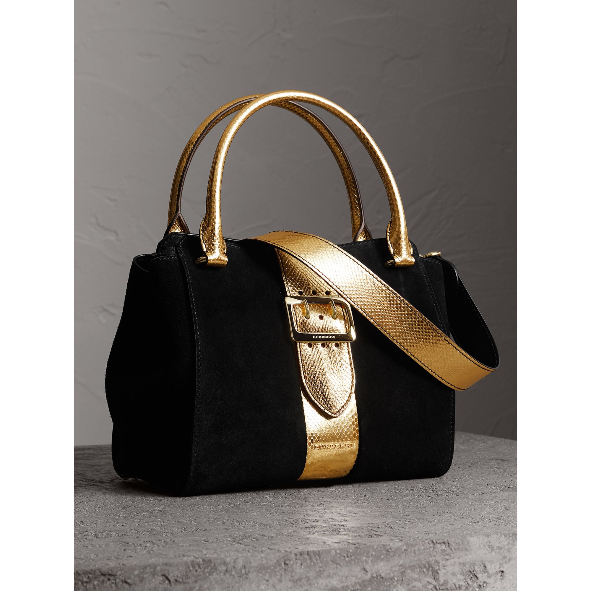 BLACK/GOLD Sac tote The Buckle moyen en cuir velours et peau de serpent