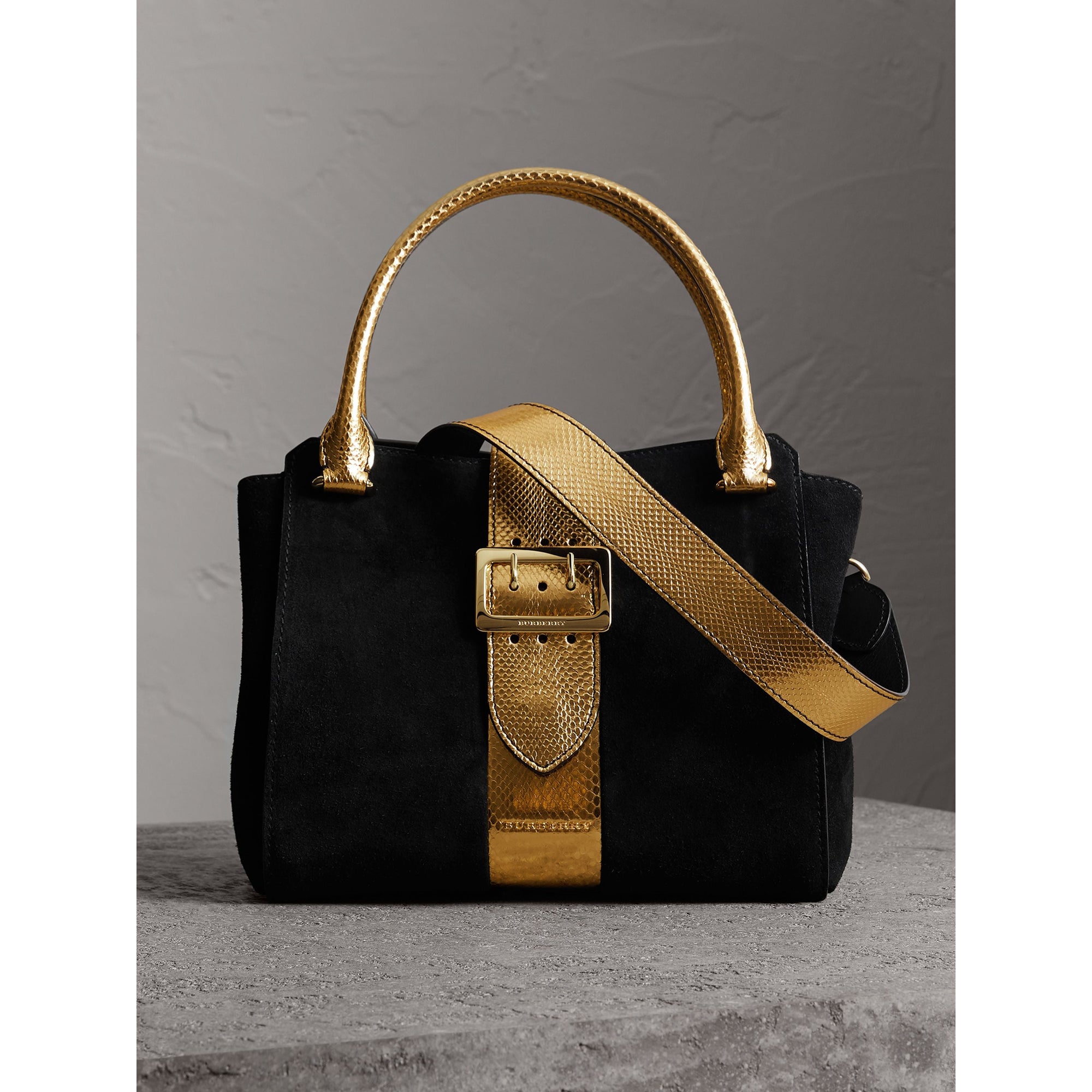 BLACK/GOLD Sac tote The Buckle moyen en cuir velours et peau de serpent