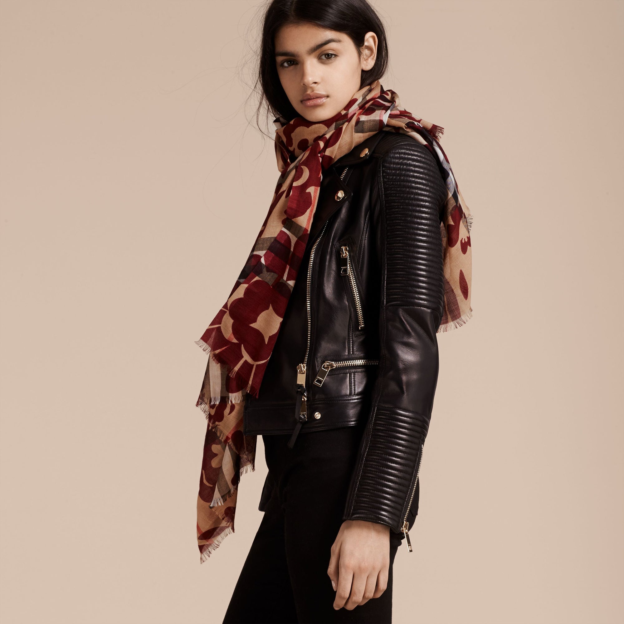 CRIMSON Foulard en laine et soie à motif check et imprimé floral