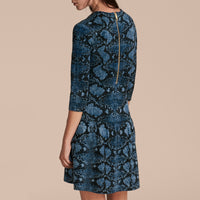 Robe en jacquard de laine mérinos avec imprimé python - Bleu minéral