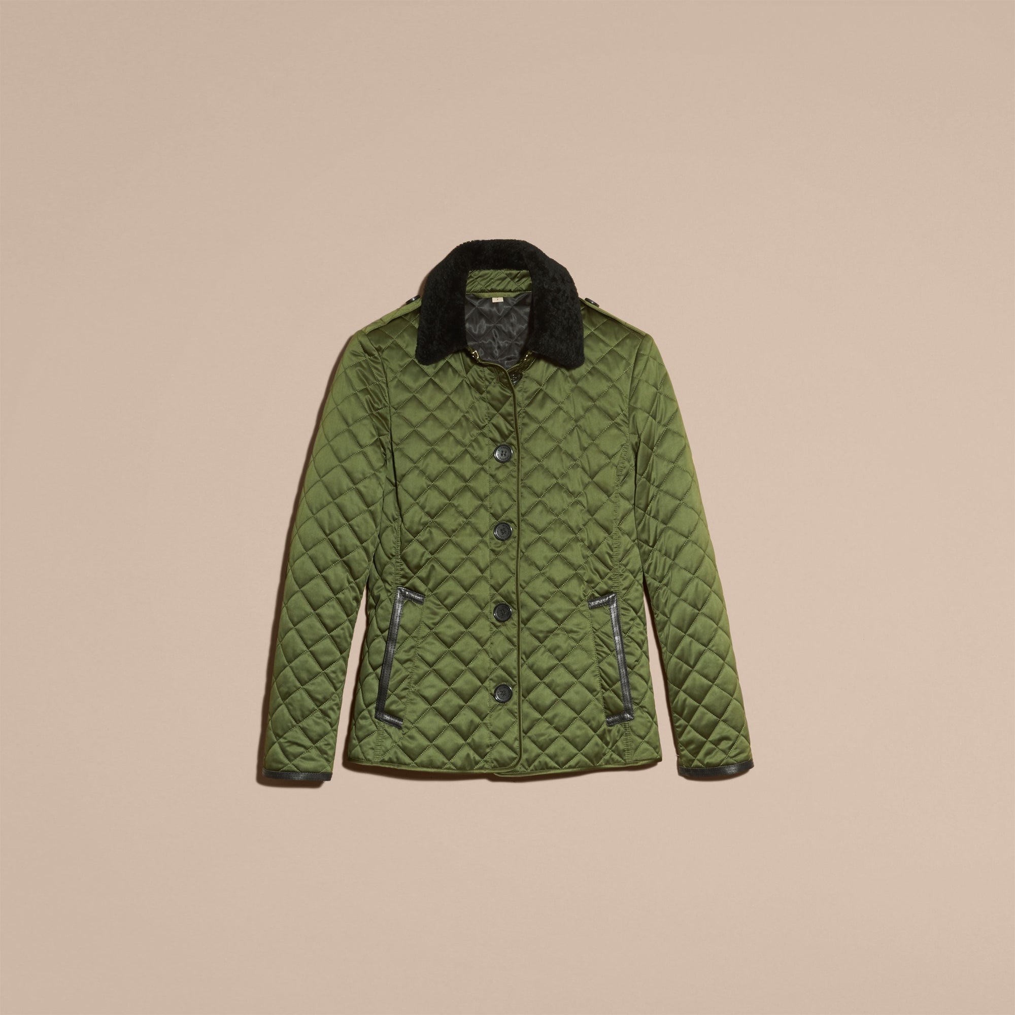 BRIGHT MOSS GREEN Veste matelassée avec col en shearling