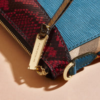 PEACOCK BLUE Clutch en cuir, coton House check et peau de serpent