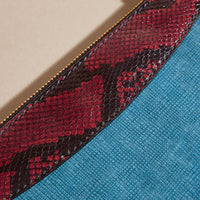 PEACOCK BLUE Clutch en cuir, coton House check et peau de serpent
