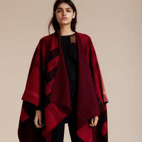PARADE RED Poncho réversible en laine mérinos à motif check