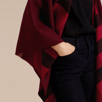 PARADE RED Poncho réversible en laine mérinos à motif check