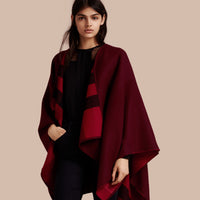 PARADE RED Poncho réversible en laine mérinos à motif check