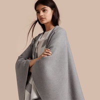 LIGHT GREY Poncho réversible en laine mérinos à motif check