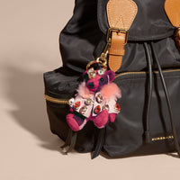 FUCHSIA PINK Bijou porte-clés Thomas Bear avec cape et cristaux
