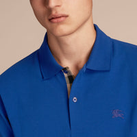 BRILLIANT BLUE Polo en piqué de coton avec patte à motif check