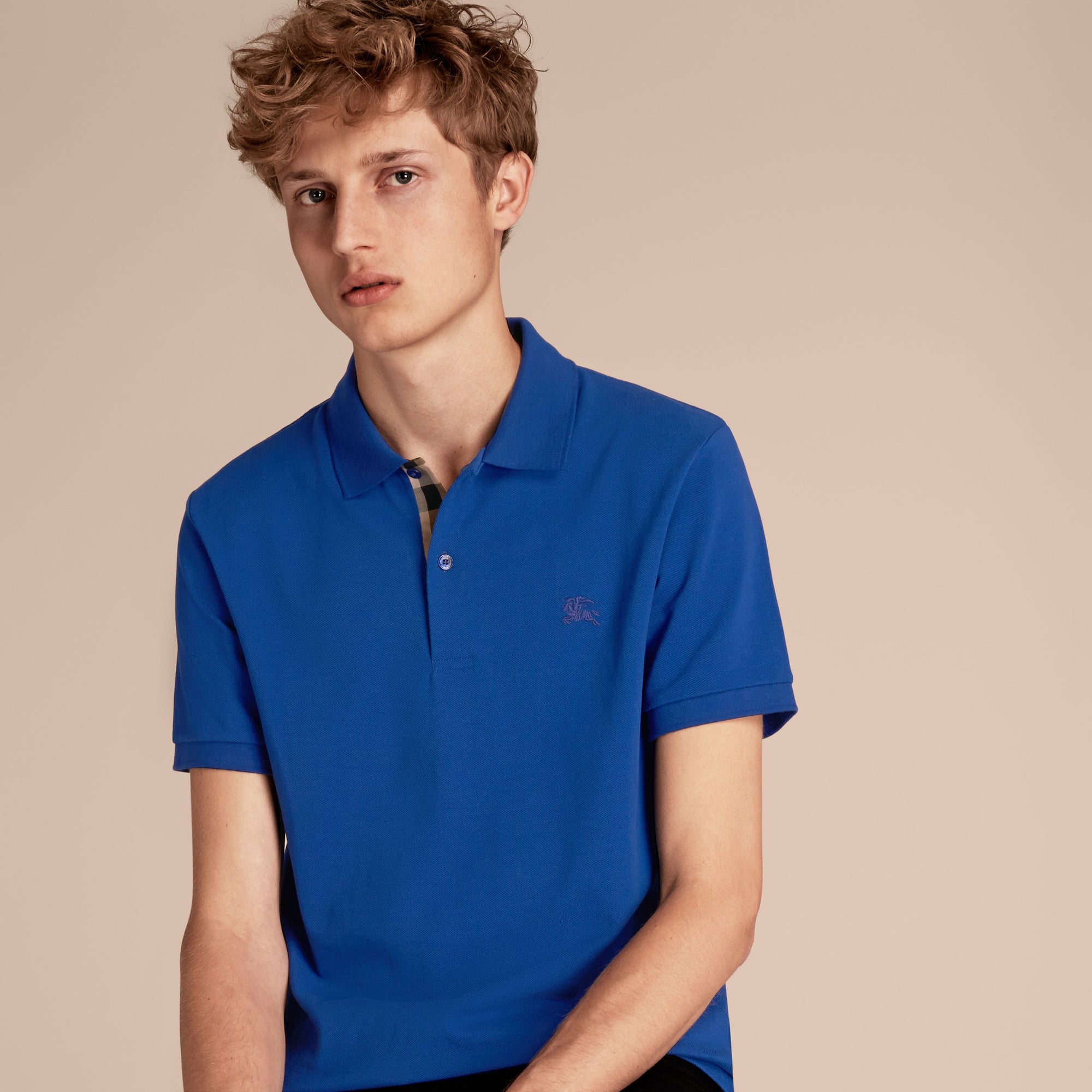 BRILLIANT BLUE Polo en piqué de coton avec patte à motif check