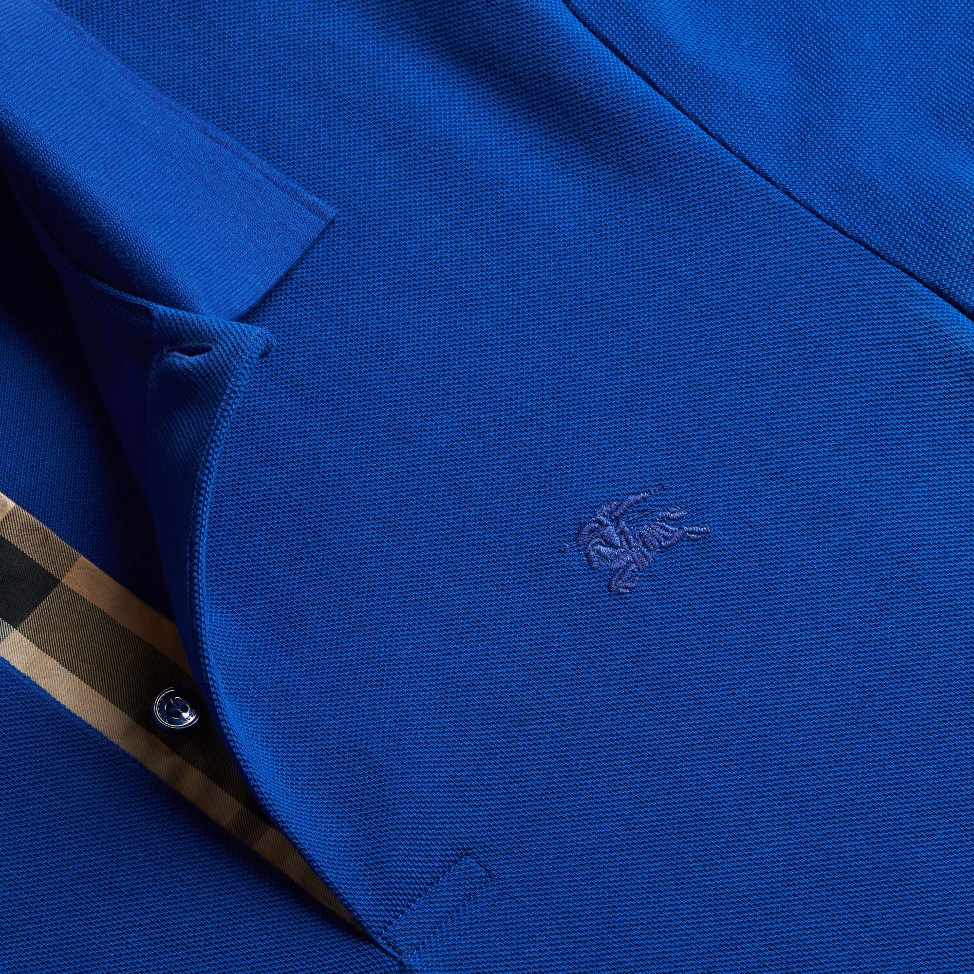 BRILLIANT BLUE Polo en piqué de coton avec patte à motif check