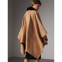 CAMEL Poncho en laine mérinos à motif check avec bordure en fourrure de renard
