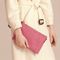 PINK AZALEA Clutch en cuir doublé du motif check