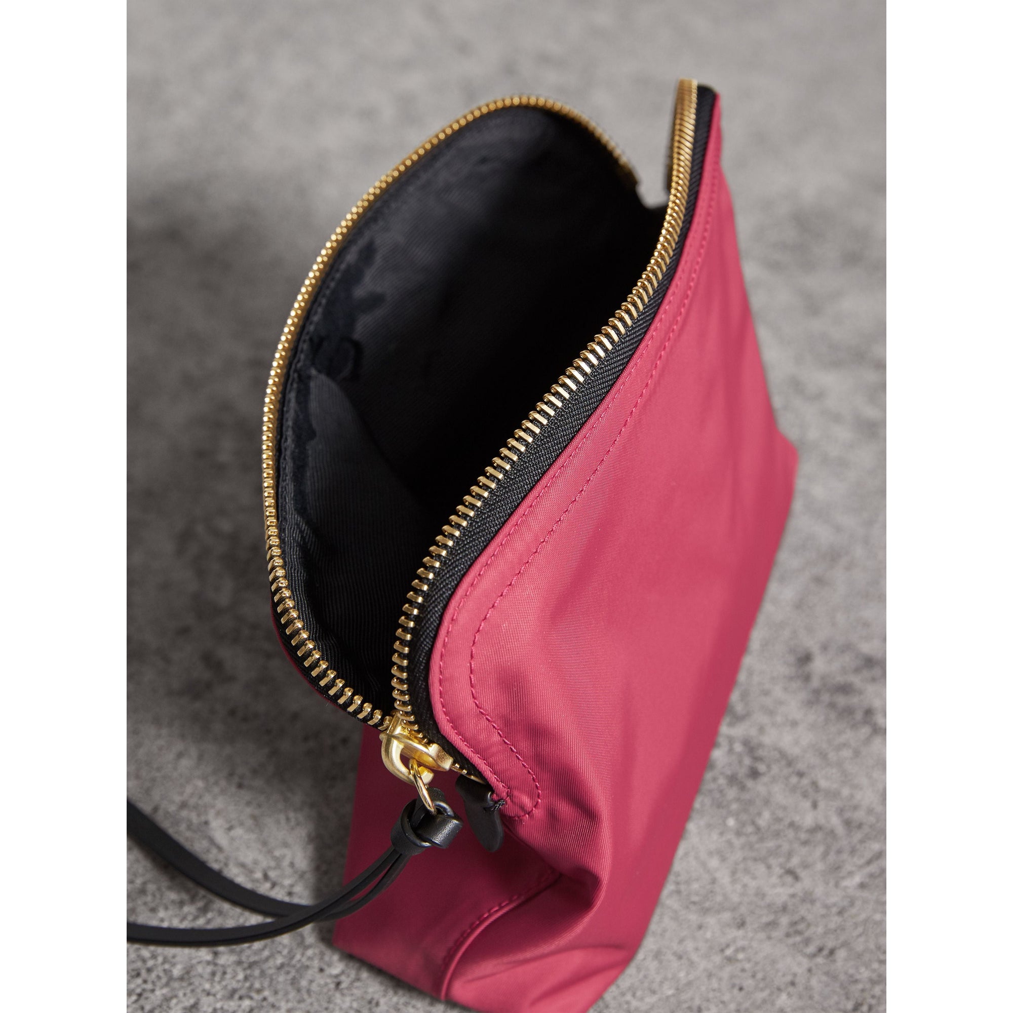 PLUM PINK Grande pochette zippée en nylon technique