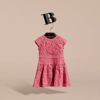 PINK AZALEA Robe en macramé de dentelle à mancherons