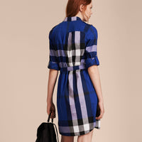 BRILLIANT BLUE Robe chemise en coton à motif check