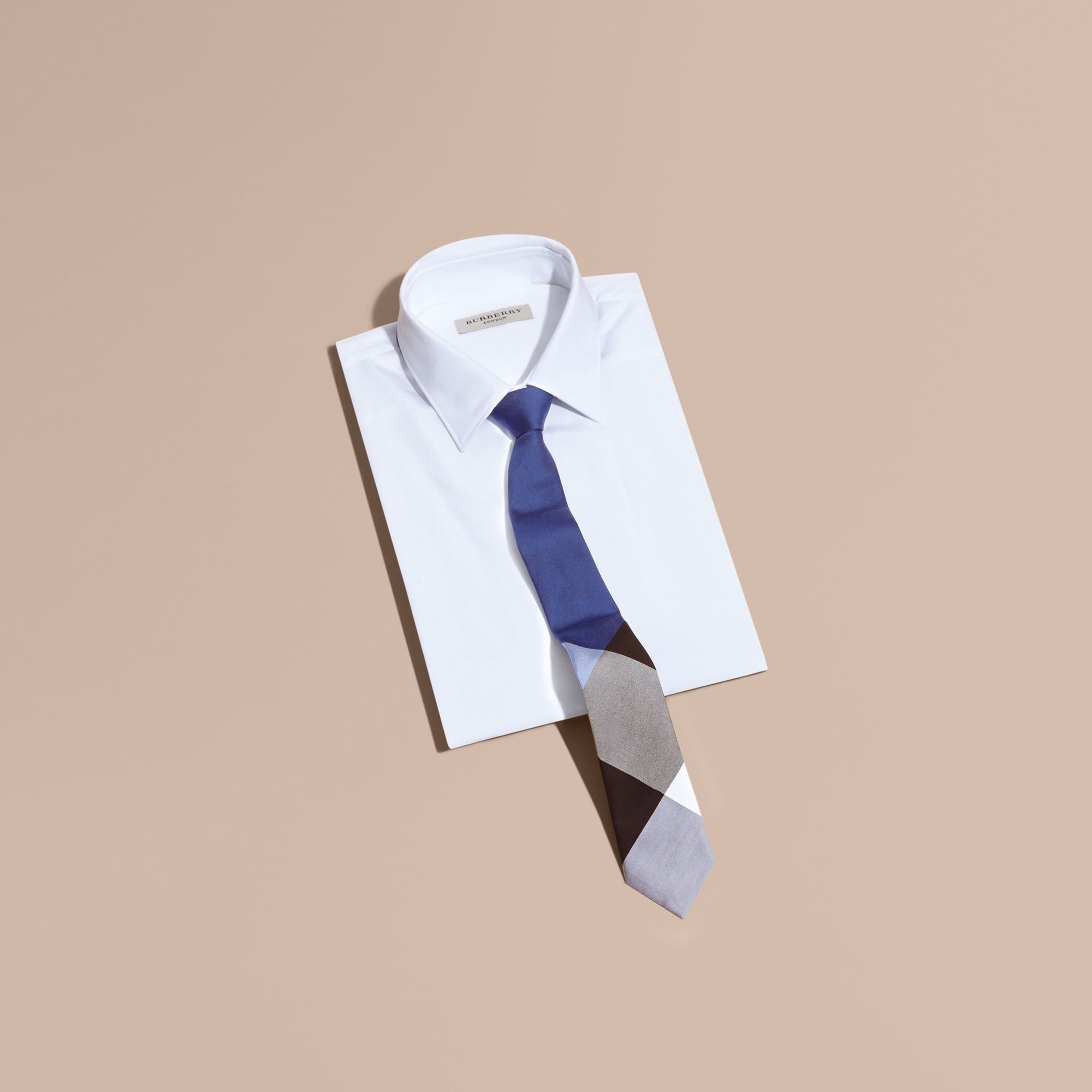 CHALK BLUE Cravate fine en soie et coton à motif check