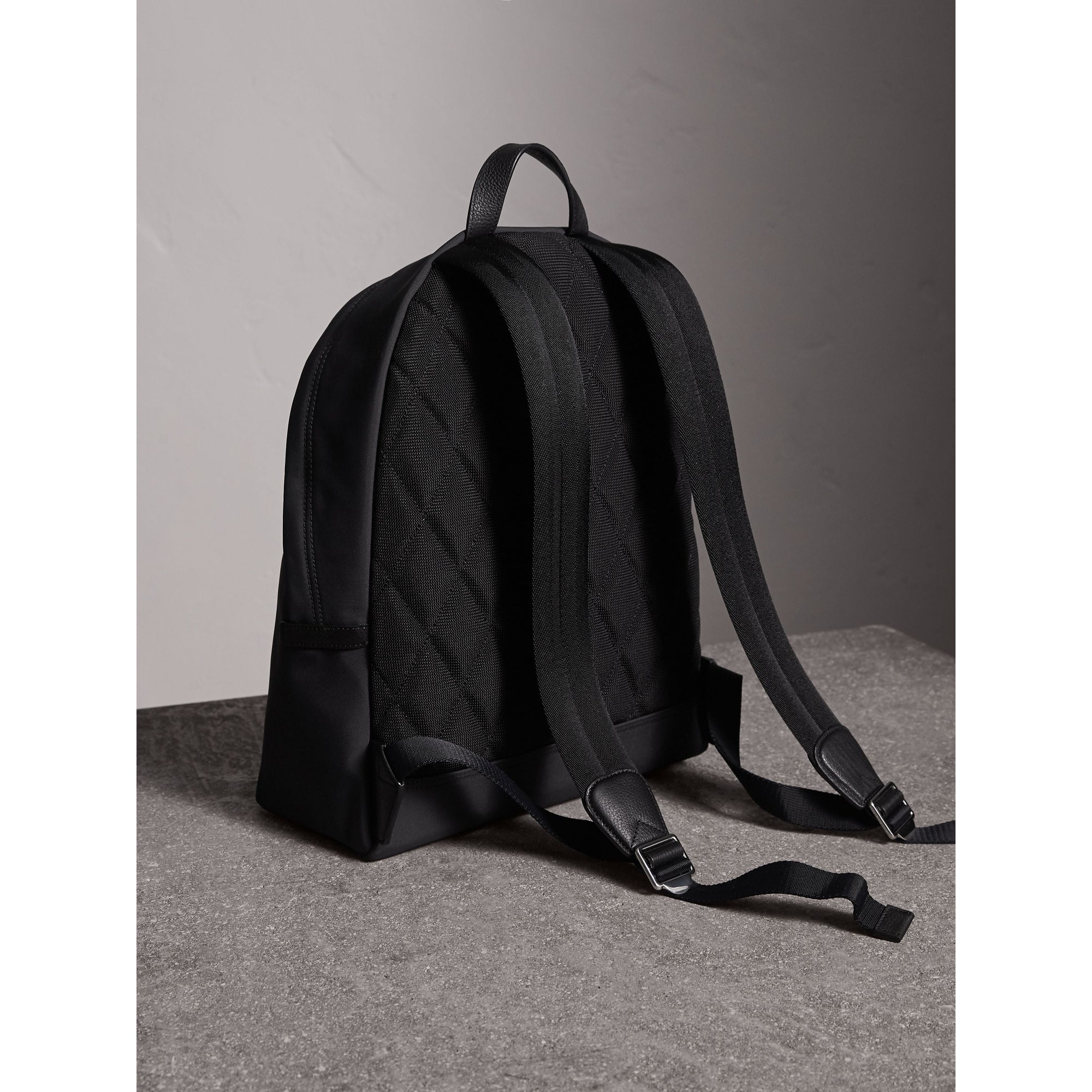 BLACK Sac à dos en tissu technique avec détails en cuir