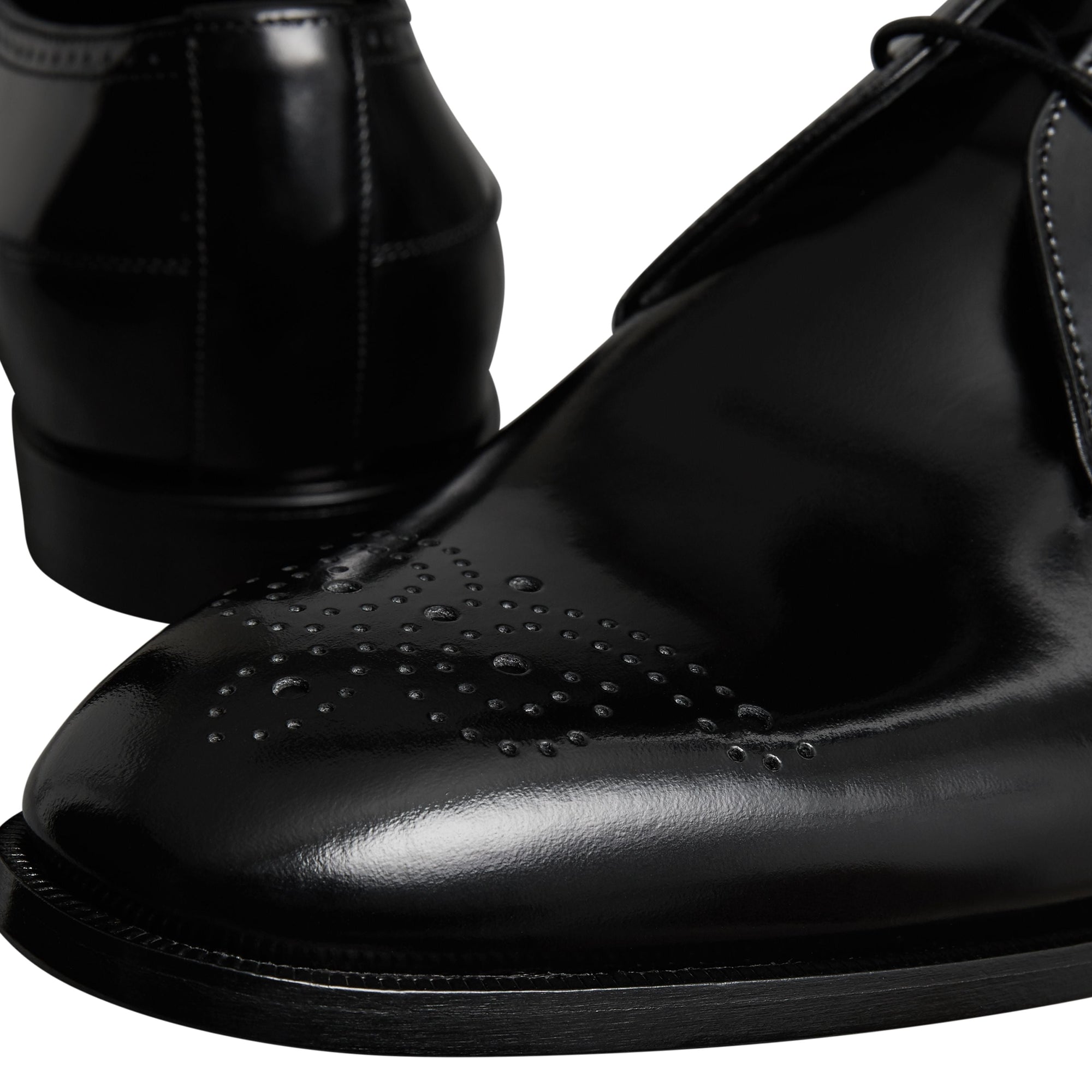 BLACK Chaussures de style derby en cuir avec détails perforés