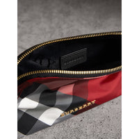 PARADE RED Pochette medium zippée en tissu technique à motif check