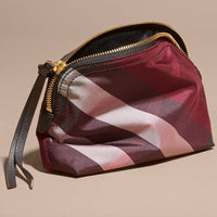 PLUM Pochette medium zippée en tissu technique à motif check