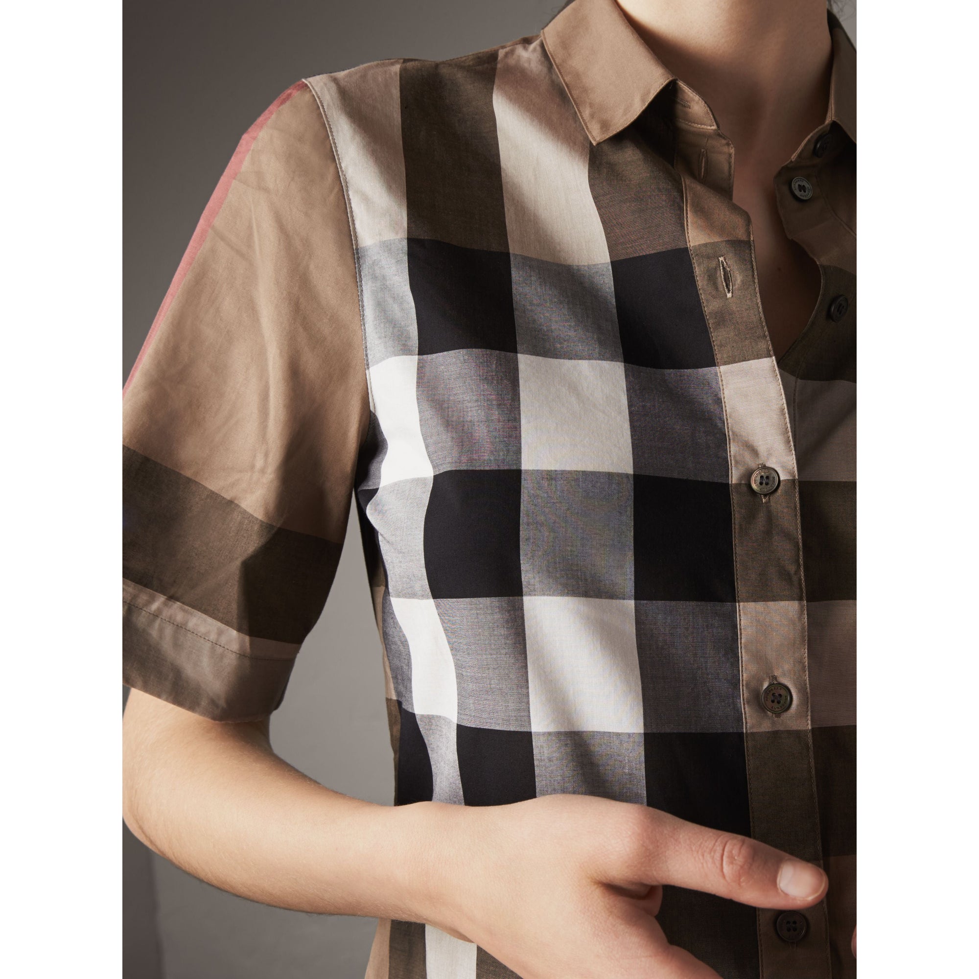 TAUPE BROWN Chemise en coton à manches courtes avec motif check