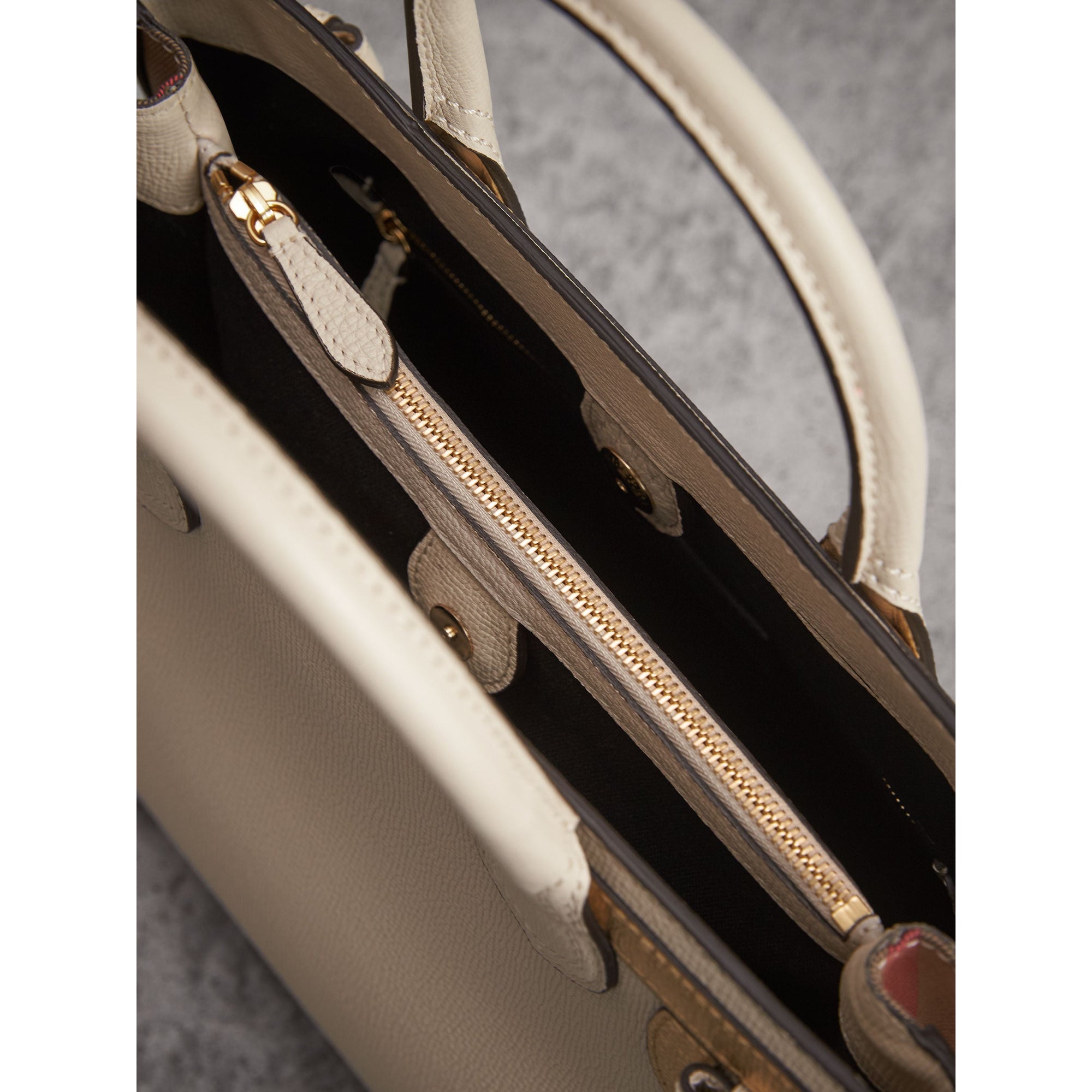 LIMESTONE Sac The Banner medium en cuir avec appliqués ton sur ton