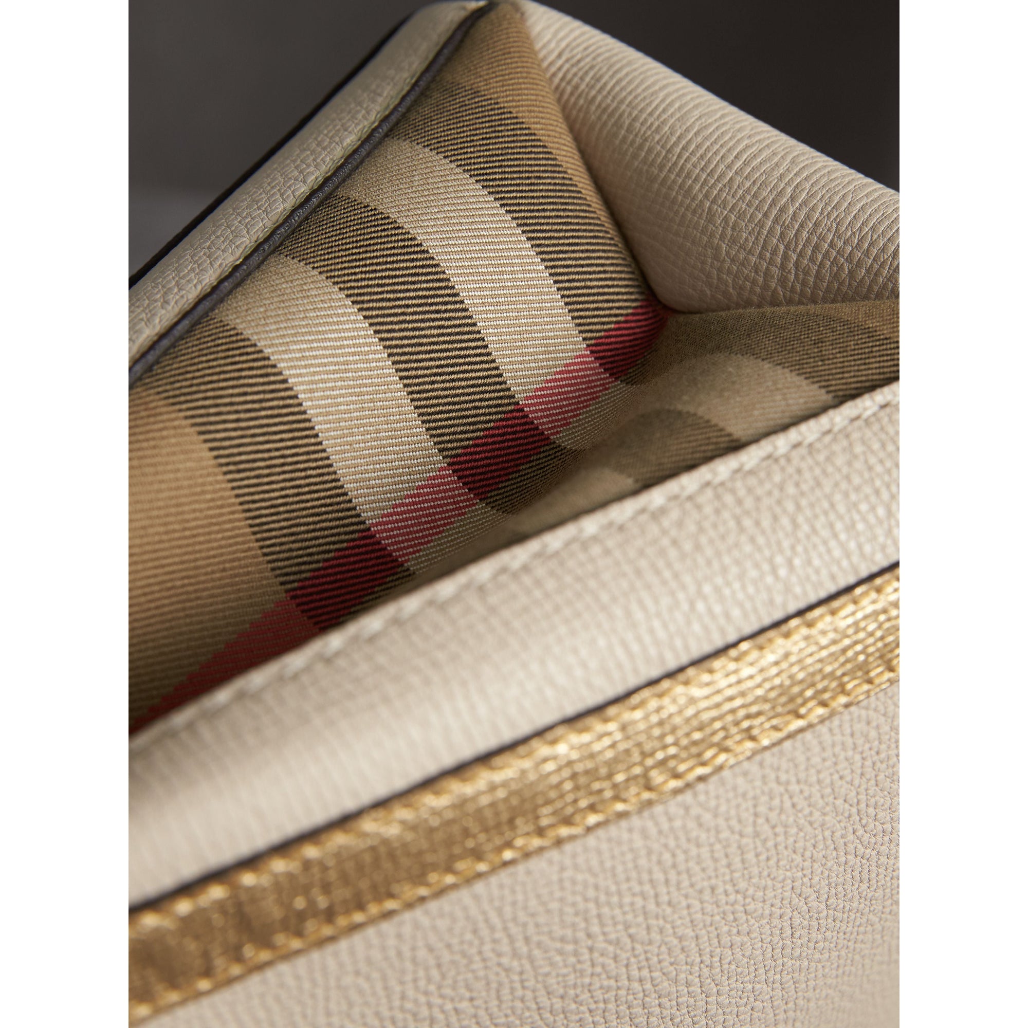 LIMESTONE Sac The Banner medium en cuir avec appliqués ton sur ton