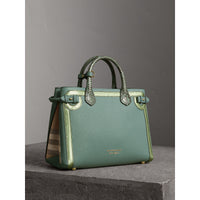 CELADON BLUE Sac The Banner medium en cuir avec appliqué en python métallisé