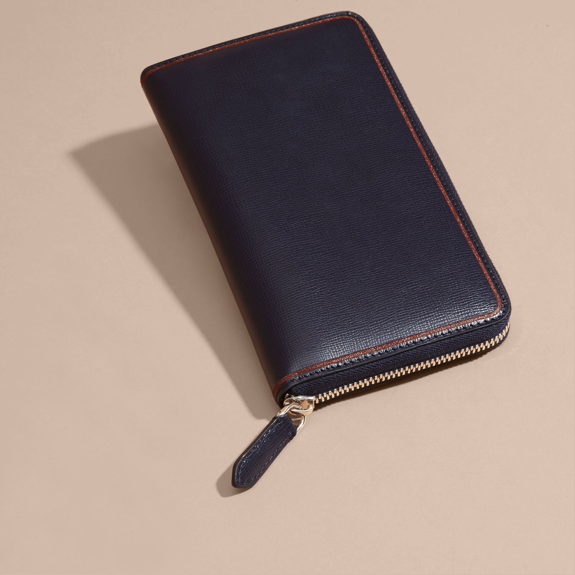 DARK NAVY Portefeuille zippé en cuir London avec bordure contrastante