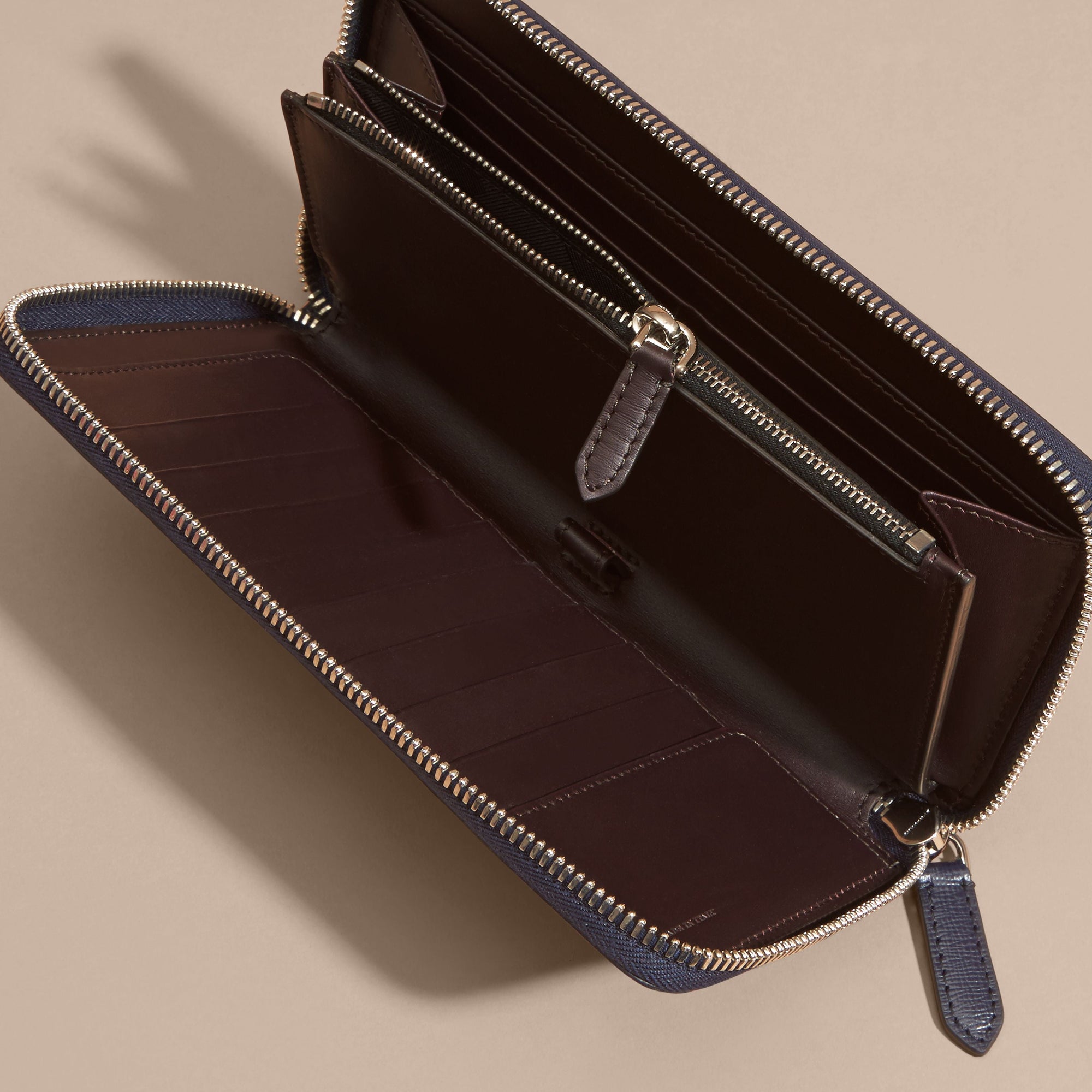 DARK NAVY Portefeuille zippé en cuir London avec bordure contrastante