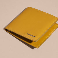 LARCH YELLOW Portefeuille à rabat multidevise en cuir London