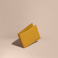 LARCH YELLOW Portefeuille à rabat multidevise en cuir London