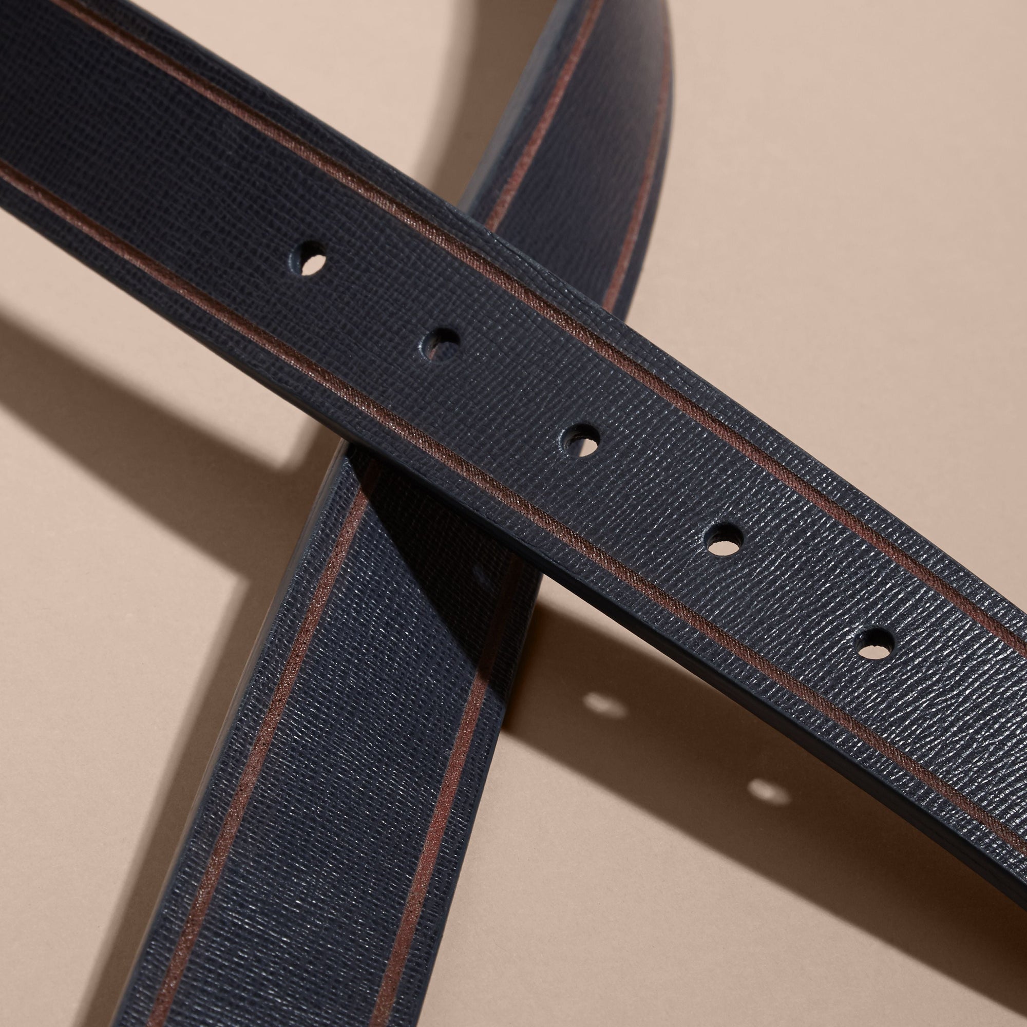 DARK NAVY/BLACK Ceinture réversible en cuir London avec bordure contrastante