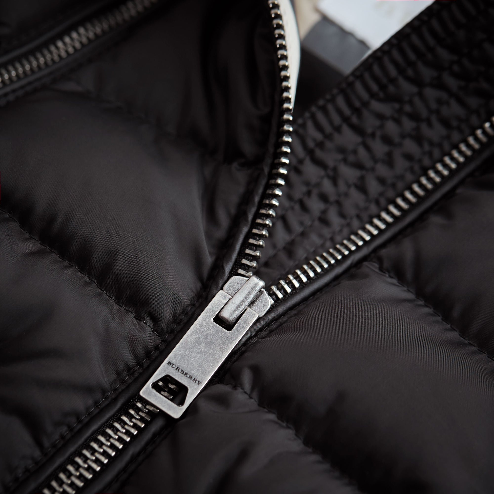BLACK Veste sans manches rembourrée en duvet avec capuche amovible