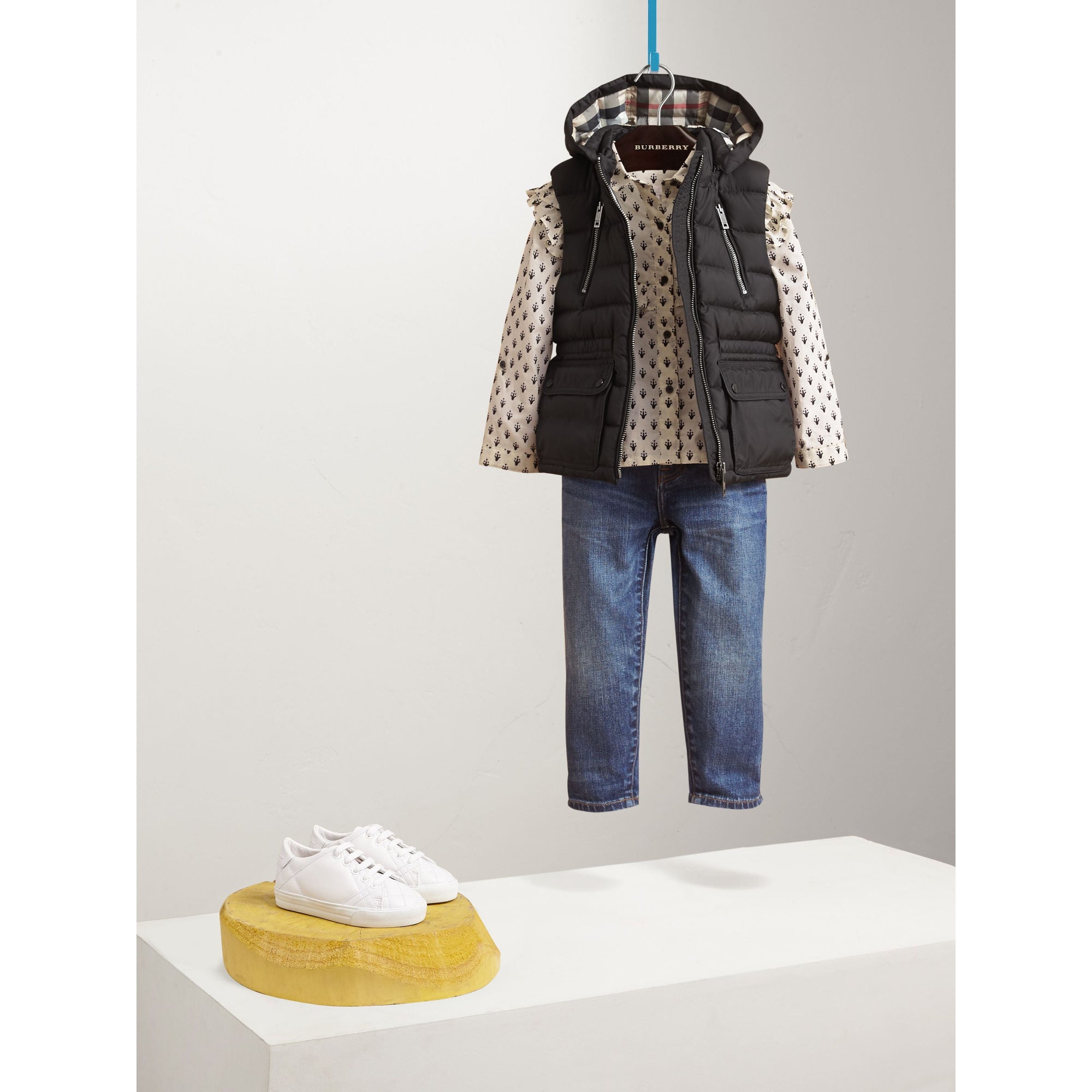 BLACK Veste sans manches rembourrée en duvet avec capuche amovible