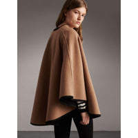 CAMEL/BLACK Cape en laine et cachemire de style militaire