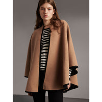 CAMEL/BLACK Cape en laine et cachemire de style militaire